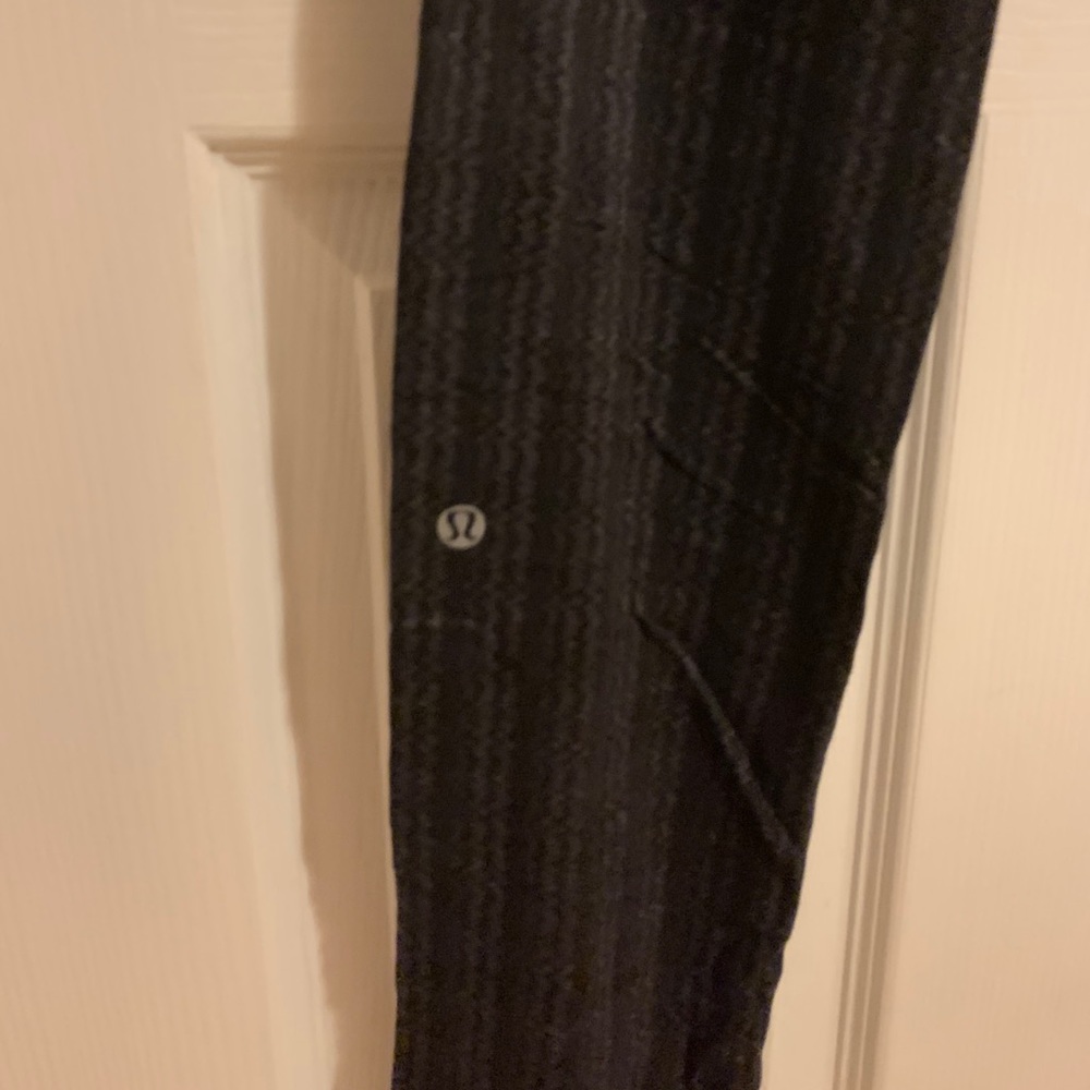 LULULEMON legging size 8 (fits like 10) 28” inseam